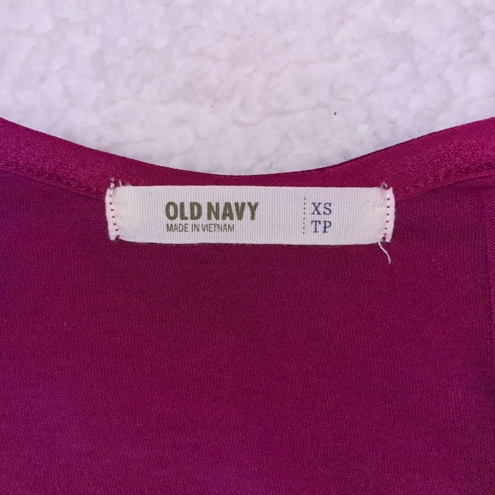 Old Navy ruffle top BURGUNDY - Picture 4 of 4
